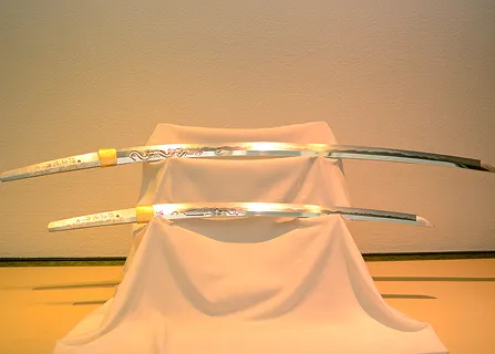 源 正光　刀（上）<br>源 正光　脇指（下）